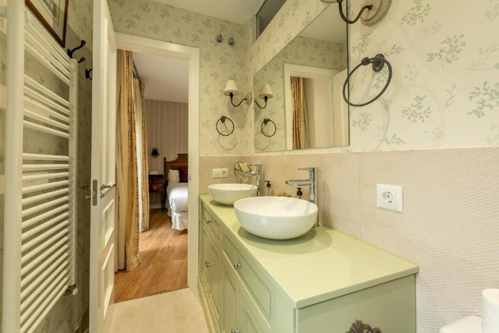 Wide With Beautiful Kitchen 2bd 3bth -arenal * Séville